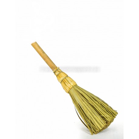 Escoba de palma de mano