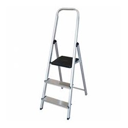 escalera de aluminio 3 peldaños ALTIPESA. Altura hasta la base 0,60mt.